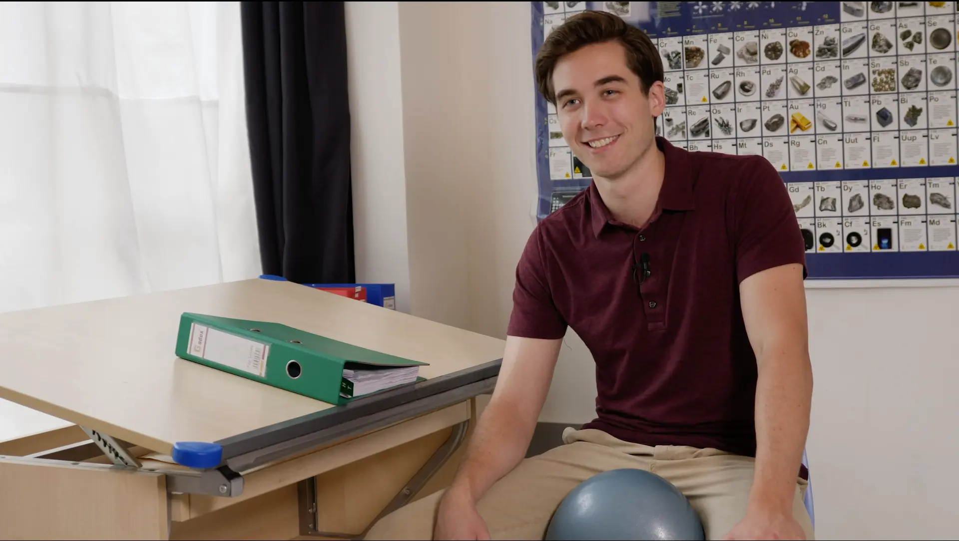 Boy studying on an Air8 for backpain prevention